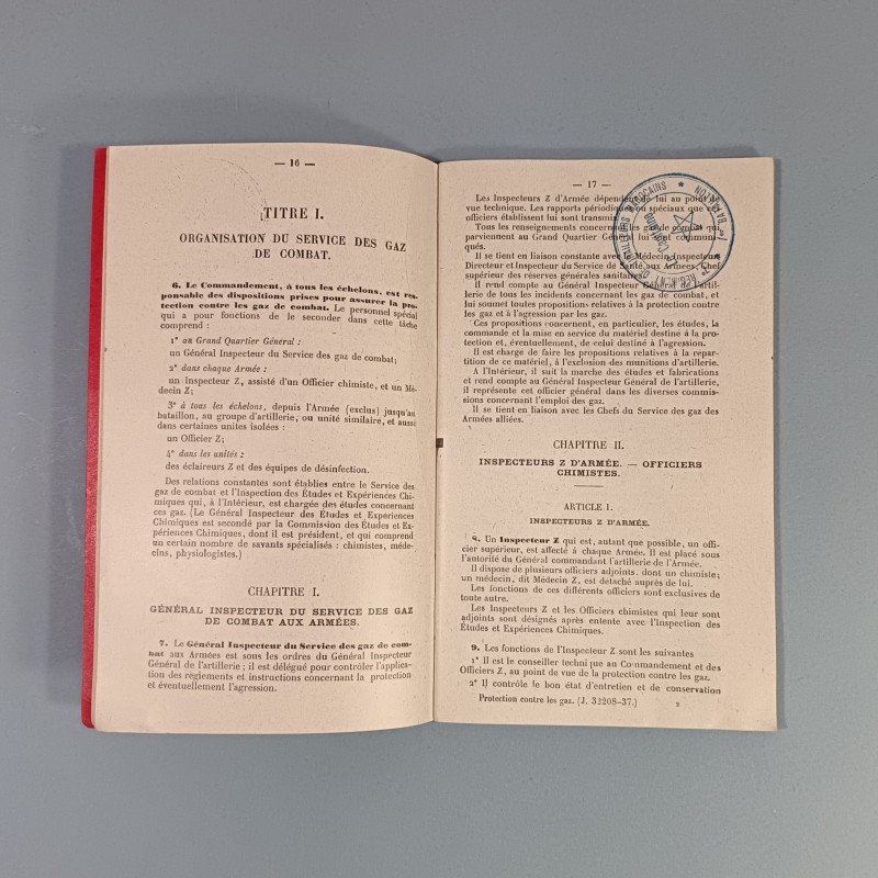 ENSEMBLE DE 2 MANUEL D'INSTRUCTION PROTECTION CONTRE LES GAZ DE COMBAT DATES 1937 TAMPONNES DU 1 er RTM